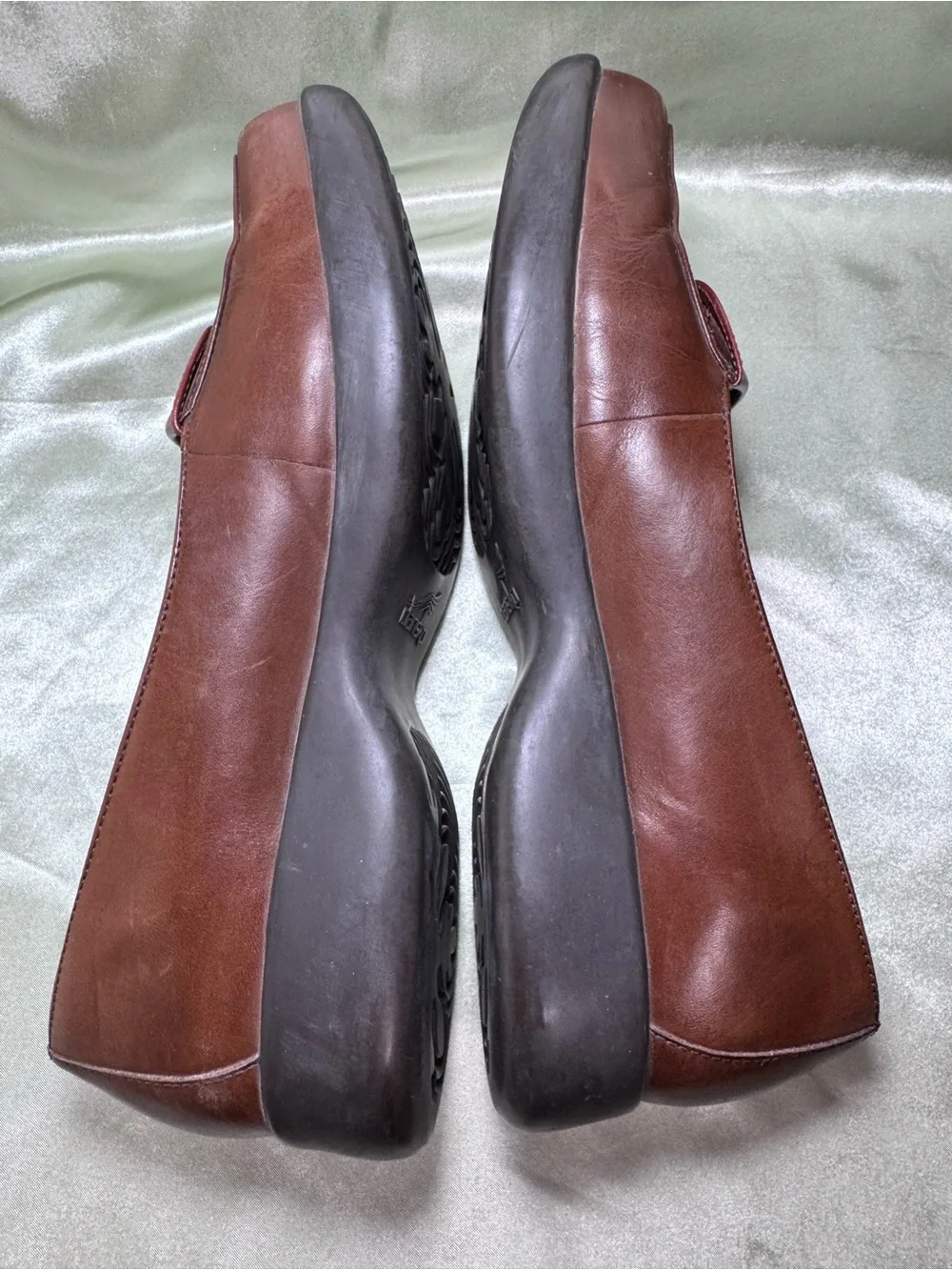 Dansko Deserii Leather Comfort Loafer in Brown size 40
